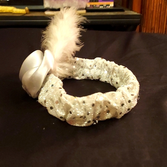 1920s era style Flapper Headpiece and silver and white - Picture 3 of 4